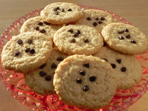 almond cookies with chocolate chips